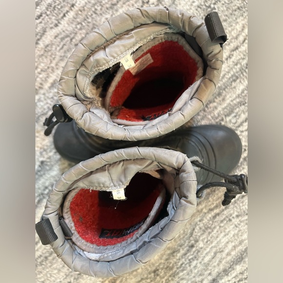 The North Face Kids Alpenglow Snowboots - size 3 - Picture 3 of 10